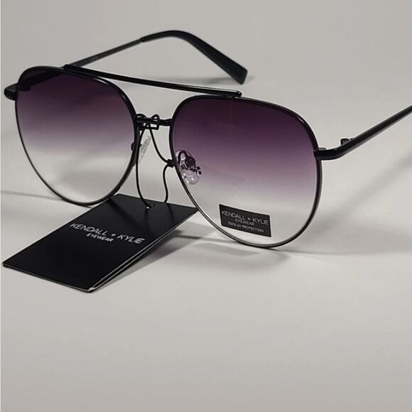 Kendall & Kylie Jett Aviator Sunglasses- Black Frame/ Smoke Gradient Lens main image 10
